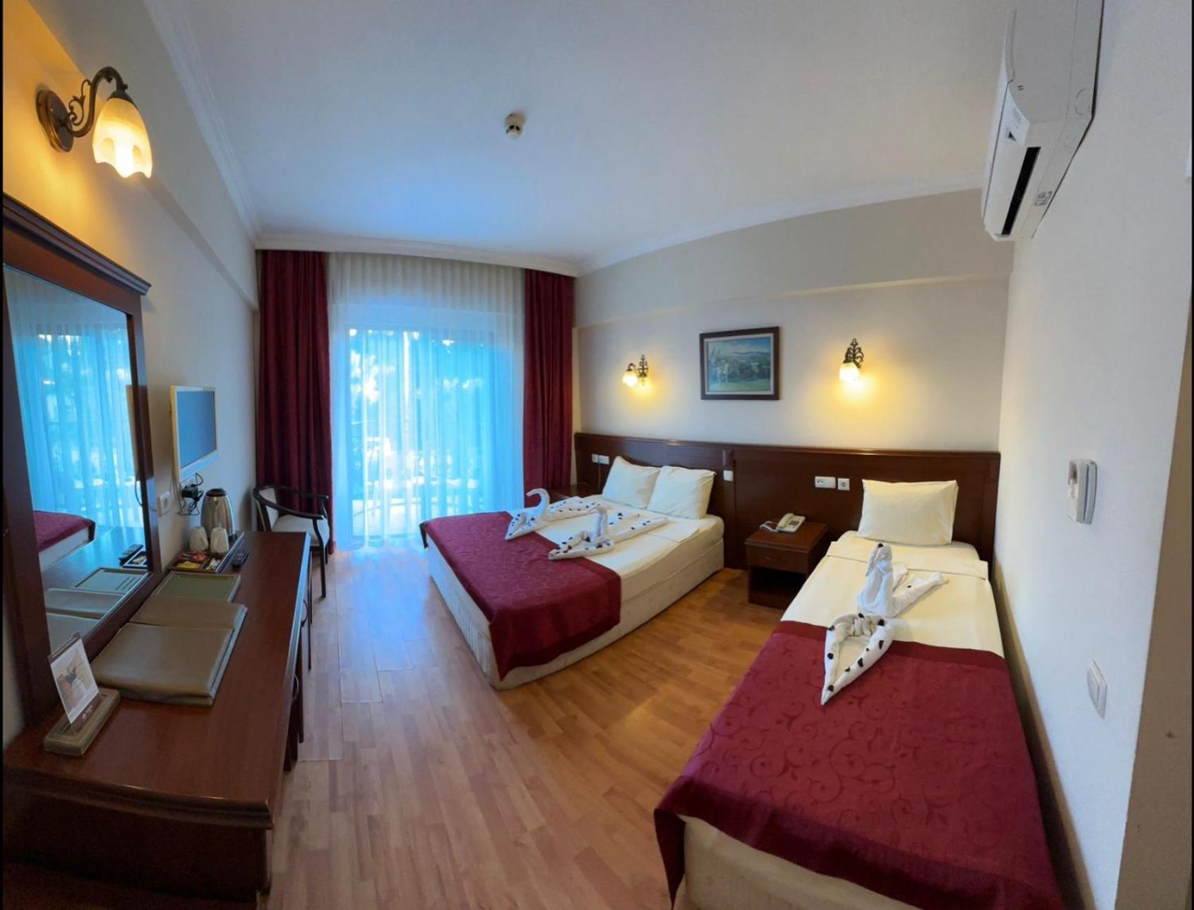 Astoria Park & Otel 4*