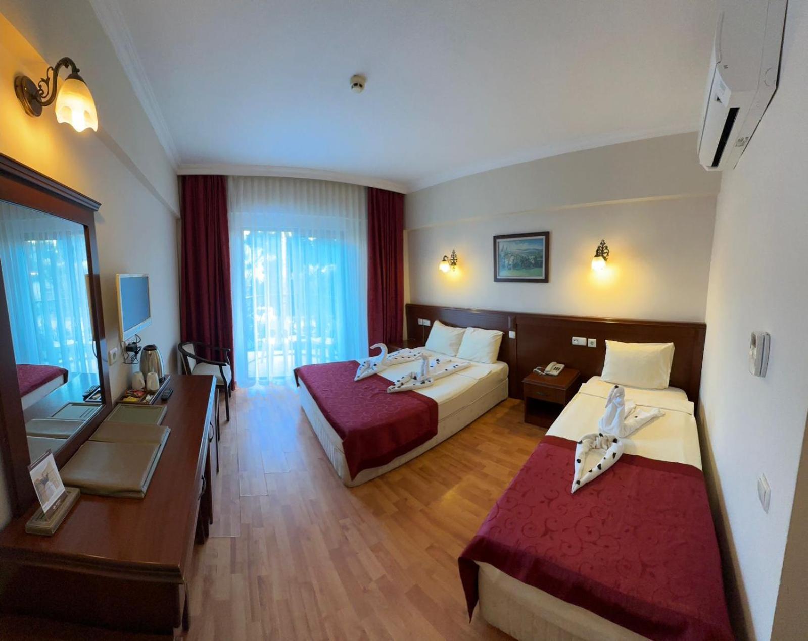 Otel Astoria Park & 4*