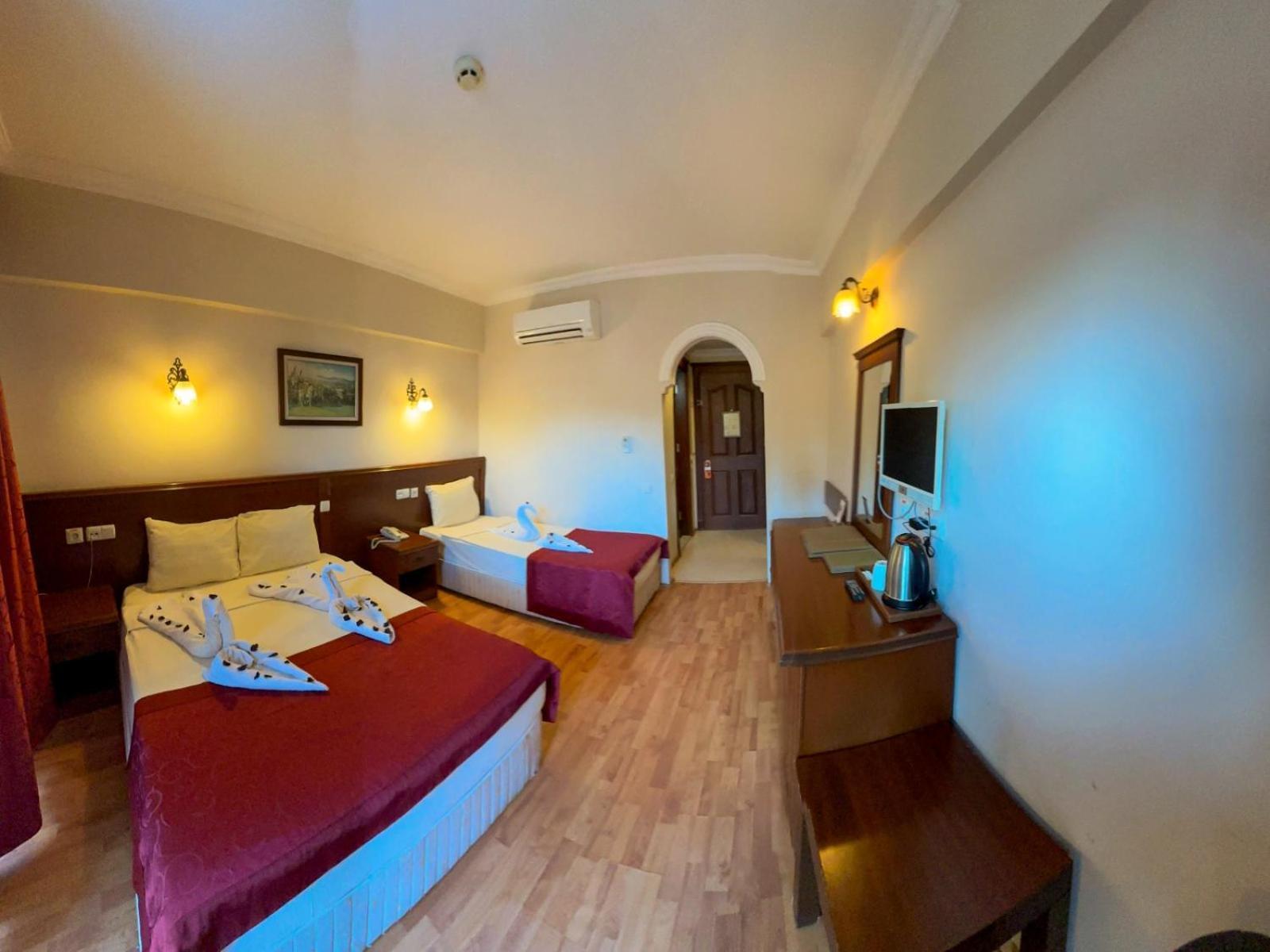 Astoria Park & Otel 4*